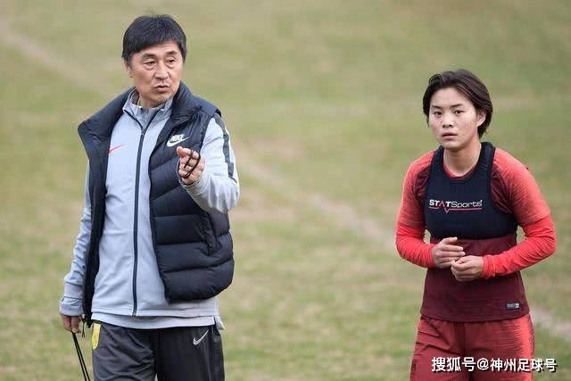 法国队主帅德尚因母亲去世暂时离队回国